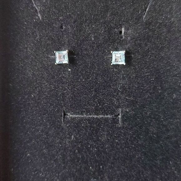 0.7 Carat Natural Topaz Sterling Silver Stud Earrings - Picture 7 of 7